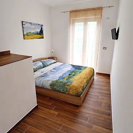 Glam House Gogh