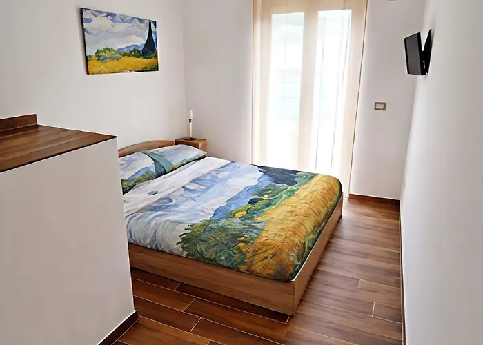 Glam House Gogh