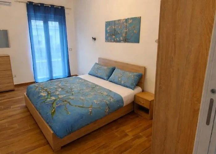 Glam House Gogh